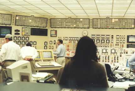 290_control_room.jpg (19118 bytes)